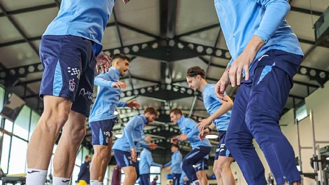 Trabzonspor'da ayrılacağı iddia edilmişti! 40 milyon euroluk dünya starı geri döndü. Taraftarlar akın edecek 1